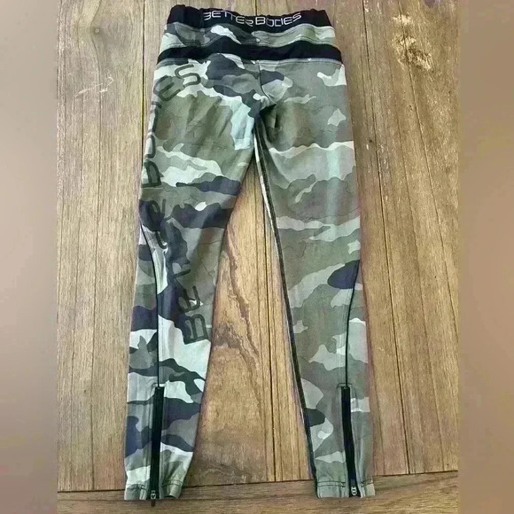 Better Bodies Camo Leggings size XS - Picture 2 of 4